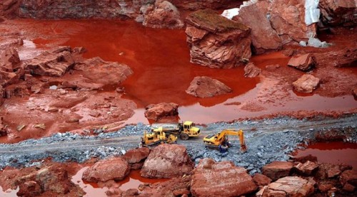 Công tác khai thác khoáng sản gây ô nhiễm môi trường nghiêm trọng (Ảnh: deec.vn)