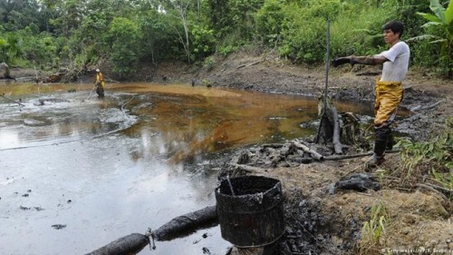 Một khoảng rừng Amazon bị ô nhiễm do hoạt động khai thác dầu của Chevron (Ảnh: AFP)