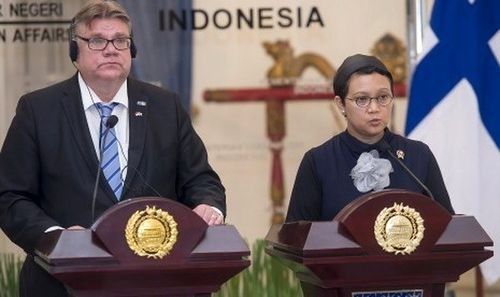 Bộ trưởng Ngoại giao Phần Lan (trái) và người đồng cấp Indonesia (Nguồn: republika.co.id)