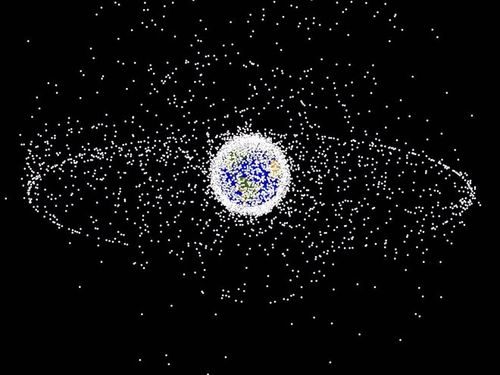 Mô tả mật độ rác vũ trụ trong quỹ đạo Trái Đất (Nguồn: Wikipedia)