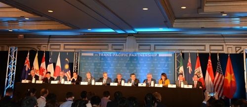Đại diện 12 nước tham gia đàm phán trong cuộc họp báo công bố đạt được thỏa thuận lịch sử TPP, tại Atlanta, Mỹ ngày 5/10 (Nguồn: THX/TTXVN)