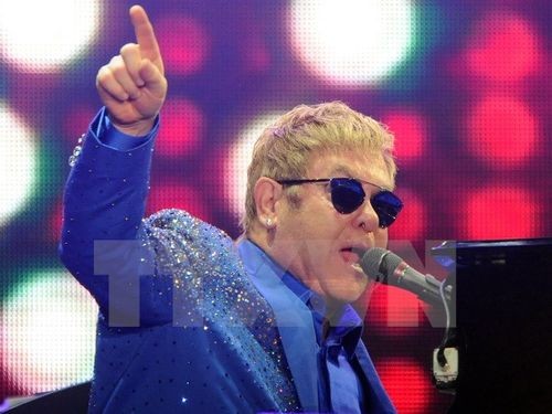 Ca sỹ kiêm nhạc sỹ người Anh Elton John trong một buổi biểu diễn tại Rio de Janeiro, Brazil ngày 20/9 (Nguồn: AFP/TTXVN)
