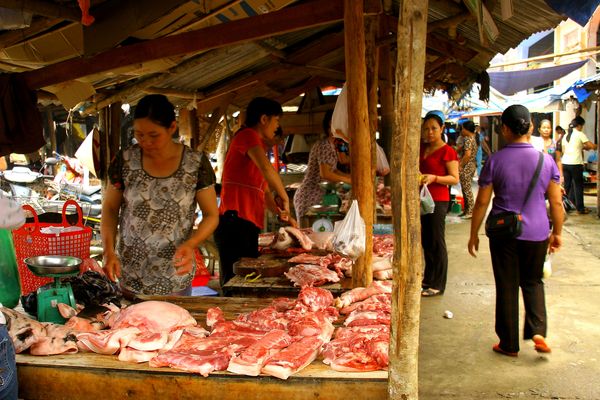 Xử lý vi phạm vệ sinh an toàn thực phẩm: Trăm sự nhờ luật!