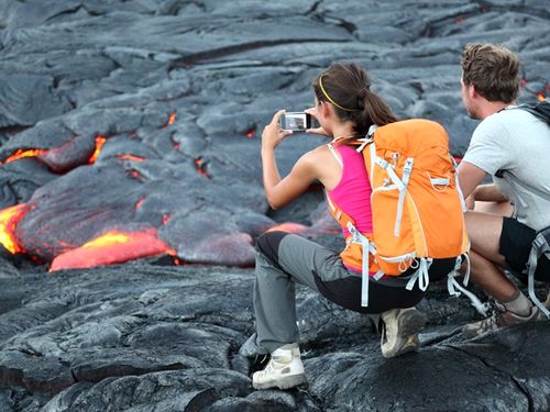 Vườn quốc gia Núi lửa Hawaii mang đến cho du khách cơ hội chiêm ngưỡng hàng loạt các ngọn núi lửa lớn nhỏ. Nhiệt độ ngày càng tăng đe dọa đến sự sống của các loài động, thực vật nơi đây.