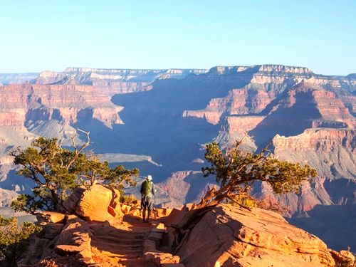 The Grand Canyon bị liệt vào một trong 11 di tích lịch sử đang bị đe dọa nhất ở Mỹ. Thắng cảnh bị ảnh hưởng bởi các dự án khai thác mỏ uranium, các khu du lịch, dẫn đến việc phá hủy một phần đáng kể của Grand Canyon và nguồn nước chính của nó, sông Colorado.