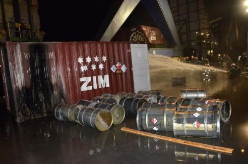 Hiện trường vụ cháy hóa chất.