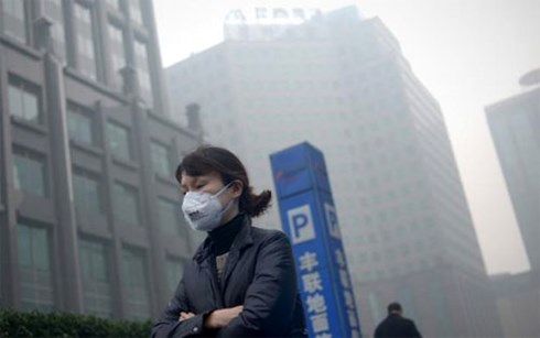 Khói xám dày đặc bao phủ thành phố Bắc Kinh (Ảnh AFP)