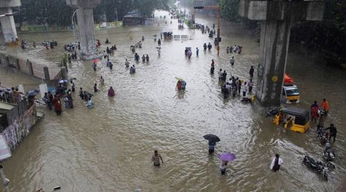 Các tuyến đường ở Chennai ngập trong nước lũ (Nguồn: Indiaexpress)