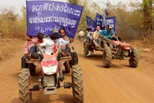Người dân Campuchia phản đối xây dựng đập thủy điện Hạ Sesan II (Ảnh: mekongwatch.org)