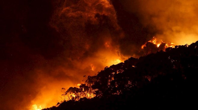 Cháy rừng cháy ở sông Wye gần Lorne, phía nam Melbourne, ngày 25/12 (Nguồn: Reuters)
