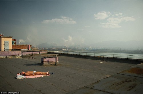 ...tắm nắng là các hoạt động bình thường của người dân khi điều kiện cho phép