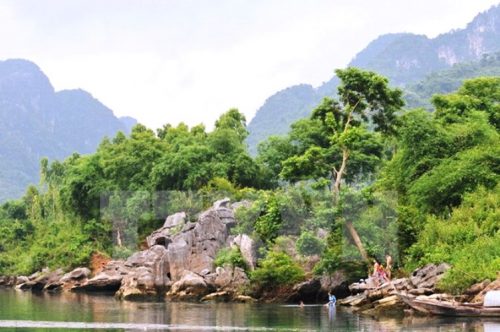 Phong cảnh Vườn quốc gia Phong Nha-Kẻ Bàng bên dòng sông Chày (Ảnh: Thanh Hà/TTXVN)