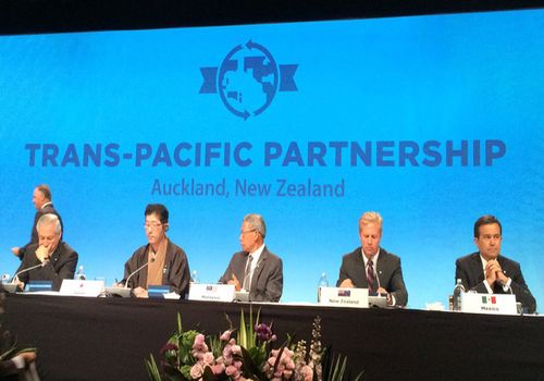 Các bộ trưởng 12 nước tham dự lễ ký Hiệp định TPP. Ảnh: VietNamNet