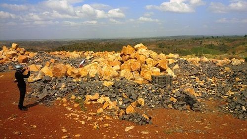 Cty Hữu Oai khai thác đá trái phép tại khu vực rừng phòng hộ Chư Sê. Ảnh: Đ.V