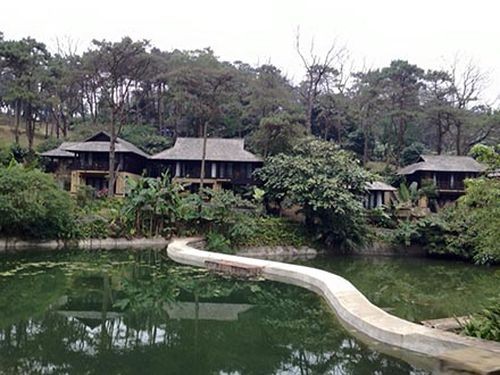 Những căn biệt thự sang trọng trong khu nghỉ dưỡng Le Mont Bavi Resort & Spa xây dựng trong Vườn Quốc gia Ba Vì.