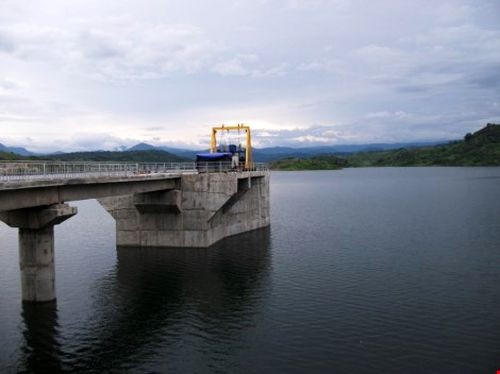 Một góc hồ chứa nước của Nhà máy thủy điện An Khê-Ka Nak. (Ảnh: Tấn Lộc)