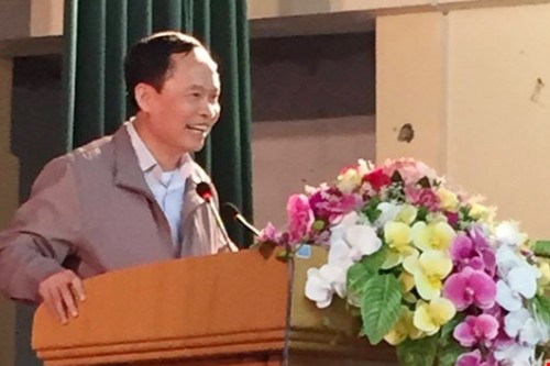 Bí thư Tỉnh uỷ Thanh Hoá, Chủ tịch HĐND tỉnh Thanh Hoá Trịnh Văn Chiến giải đáp bức xúc của ngư dân thị xã Sầm Sơn.
