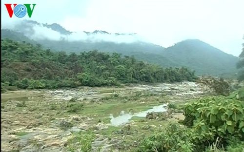 Sông Đak My đoạn chảy qua huyện Nam Giang về hạ du.