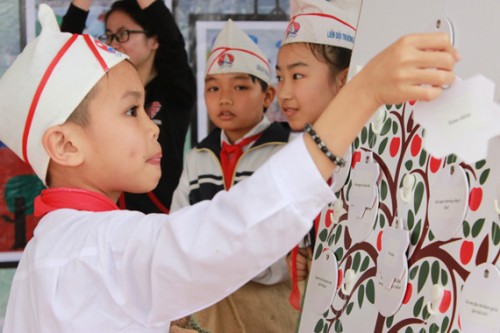 Trong ngày hội, nhiều hoạt động ý nghĩa được tổ chức, trong đó thầy cô và các em nhỏ trường Phụng Thượng được mời tham quan "ngôi nhà của gấu" Trung tâm Cứu hộ Gấu Việt Nam tại Vườn quốc gia Tam Đảo (nơi có 147 cá thể gấu đang được an toàn và tự do trong các khu bán tự nhiên rộng rãi).