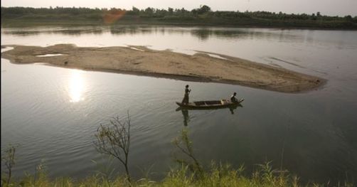 Nước sông Mekong đã xuống mức thấp nhất trong vòng 90 năm qua nên Thái Lan, Việt Nam và các nước Đông Nam Á khác rất cần nước. Ảnh AP 