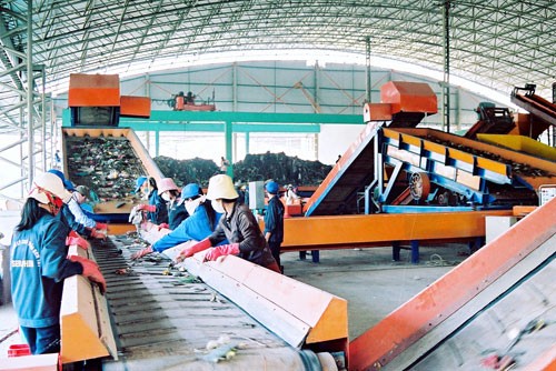 Dây chuyền xử lý chất thải tại Nhà máy xử lý chất thải Xuân Sơn, TX Sơn Tây (Ảnh: Phương Dung)