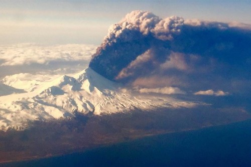 Núi lửa Pavlof bất ngờ phun trào (Nguồn: AP)