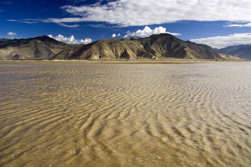 Sông Yarlung chảy trên đất Tây Tạng (Ảnh: wikipedia)