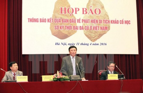 Giáo sư, tiến sỹ Nguyễn Xuân Thắng - Chủ tịch Viện Hàn Lâm Khoa học xã hội Việt Nam phát biểu tại họp báo (Ảnh: Anh Tuấn/TTXVN)
