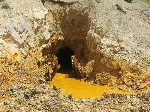 Hồ nước thải từ mỏ vàng ở Colorado chảy xuống hạ lưu New Mexico. (Nguồn: Techinsider)