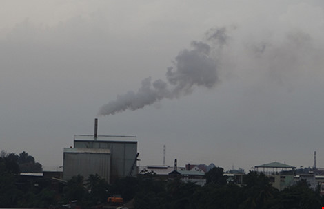 Tình trạng nhả khói thải ô nhiễm xảy ra triền miên ở phường Đông Hưng Thuận, quận 12 (Ảnh: KB)