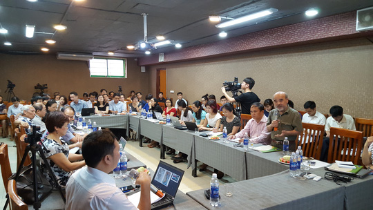 GS Đặng Hùng Võ (đứng), nguyên Thứ trưởng Bộ Tài nguyên và Môi trường, phát biểu tại buổi toạ đàm (Ảnh: Phương Nhung)