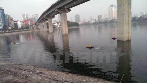 Hồ Hoàng Cầu (quận Đống Đa, Hà Nội) sau khi khắc phục xong tình trạng cá chết trắng hồ vào ngày 8/6 (Ảnh: Minh Nghĩa/Vietnam+)