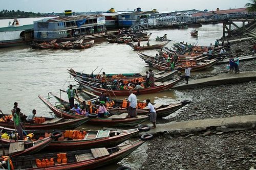 Cầu cảng sầm uất tại Yangon (Nguồn: wikimedia.org)
