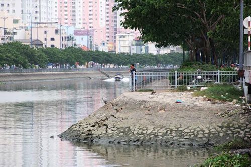 Lưu vực kênh Tàu Hũ - Bến Nghé - Đôi - Tẻ hiện còn khá ô nhiễm, ảnh hưởng đến chất lượng sống của nhiều người dân.