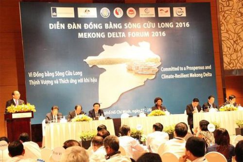 Diễn đàn thu hút lãnh đạo Chính phủ Việt Nam cùng đại sứ quán các nước trên thế giới. Ảnh Gia Huy)