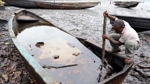 Nghề cá ở Ogoniland gần như bị xóa sổ sau vụ tràn dầu (Ảnh: mg.co.za)