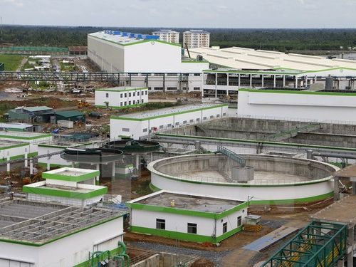 Hệ thống xử lý nước thải của nhà máy giấy Lee&Man Việt Nam đã xây dựng xong phần thô (Ảnh: Duy Khương/TTXVN)