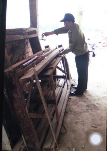 Trạm bảo vệ rừng Cà Nhông và số gỗ kền kền thời điểm bị phát hiện.