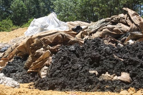 Số chất thải của Formosa được chở đến tập kết tại trang trại của giám đốc Công ty Môi trường đô thị ở Hà Tĩnh 