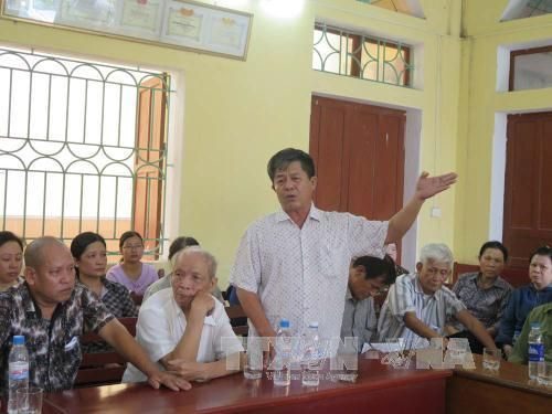 Ông Đặng Quốc An (người dân khu dân cư số 2, thị trấn Phú Thứ) phát biểu tại cuộc đối thoại. Ảnh: Mạnh Minh/TTXVN
