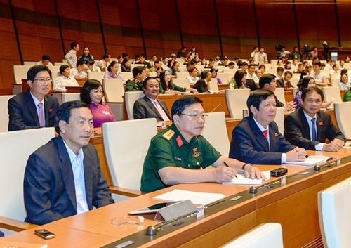 Các đại biểu Quốc hội thảo luận chương trình giám sát năm 2017 (Ảnh: Nhật Bắc/chinhphu.vn)
