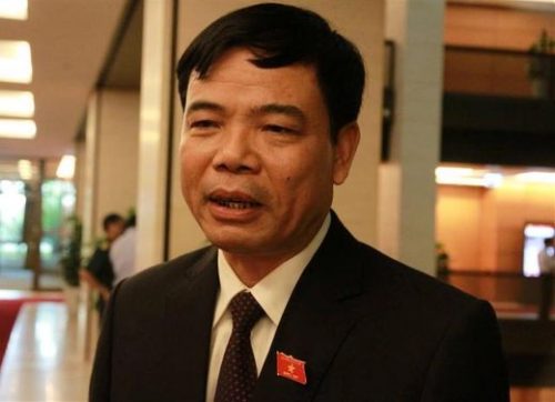 Bộ trưởng Nguyễn Xuân Cường trao đổi với báo chí bên lề QH (Ảnh: V.Hải)