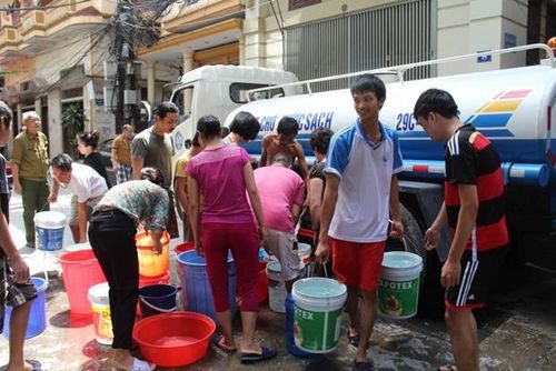Nhiều nơi ở Hà Nội thiếu nước sạch