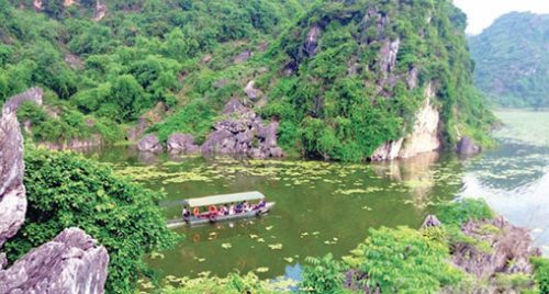 Hồ Quan Sơn là một điểm du lịch lý tưởng.