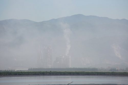 Nhà máy xi măng Hạ Long xả bụi mịt mù vào sáng 24.7, nhưng lãnh đạo nhà máy cho rằng: khói trắng phát ra ở tầm thấp, không ảnh hưởng đến môi trường bên ngoài