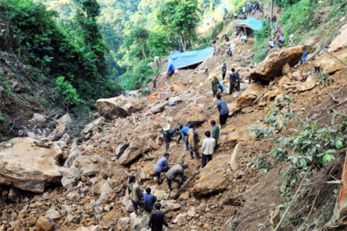 iện trường vụ sạt lở bãi vàng Minh Lương, Văn Bàn, Lào Cai năm 2013 khiến 12 người chết (ảnh tư liệu)