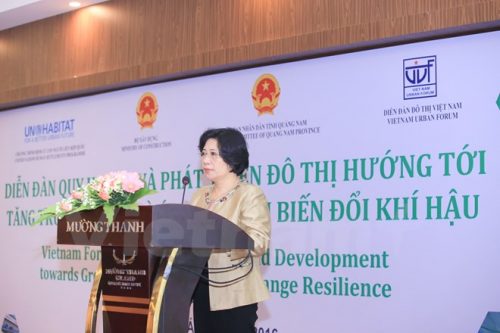  Bà Phan Thị Mỹ Linh, Thứ trưởng Bộ Xây dựng phát biểu tại Diễn đàn. (Ảnh: PV/Vietnam+)