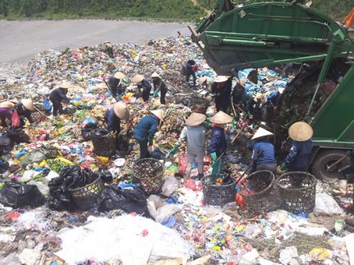  Hơn 90% rác thải rắn của Đà Nẵng hiện đang được chôn lấp ở Khánh Sơn.