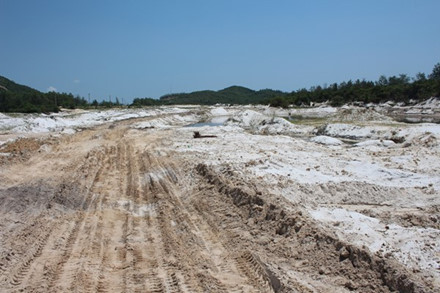  Khu vực khai thác cát hiện thấp hơn mực nước biển, trong khi Viglacera Vân Hải không chú trọng đến công tác hoàn nguyên