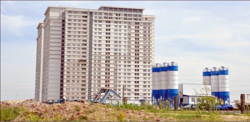 Trạm trộn bê tông tại cụm công nghiệp Yên Nghĩa gây ảnh hưởng nghiêm trọng đến đời sống của người dân tại các tòa nhà Khu đô thị mới Dương Nội (Hà Đông).